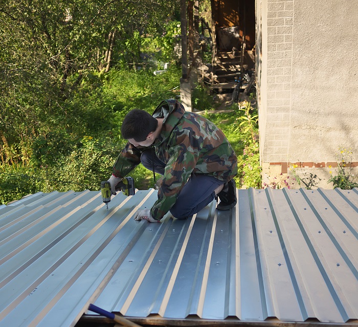 彩鋼屋面翻新工程：為老舊金屬屋面注入新生命