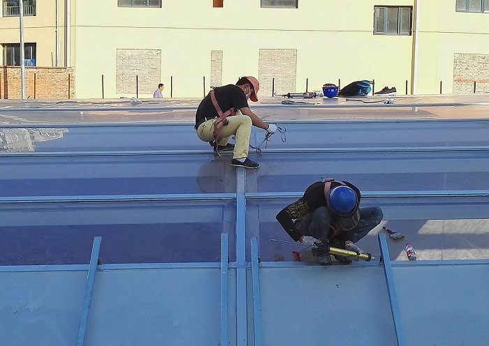 彩鋼屋面翻新工程的質(zhì)量問(wèn)題排查與解決