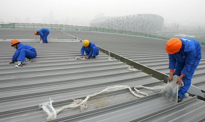 彩鋼屋面翻新工程的安全措施與風(fēng)險(xiǎn)防范