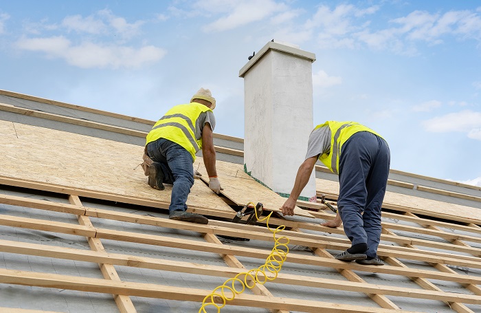 彩鋼屋面翻新的價格與性能對比分析