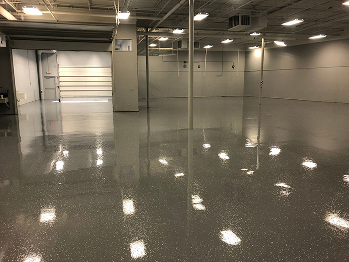 呼喚新生！環(huán)氧坡道地坪翻新，打造安全暢通之道