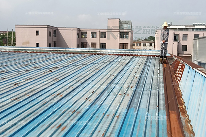 彩鋼屋面翻新施工：提升建筑品質(zhì)的關(guān)鍵步驟